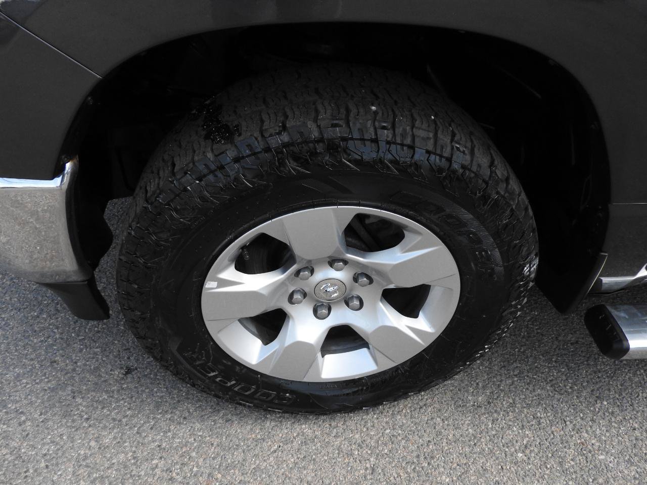 Used 2019 RAM 1500 Big Horn AWD/4WD image 18