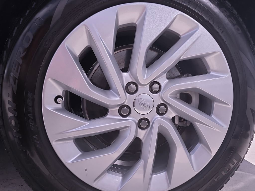 Used 2024 Land Rover Discovery S AWD/4WD image 40