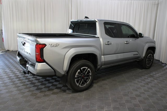 Used 2025 Toyota Tacoma Limited image 6