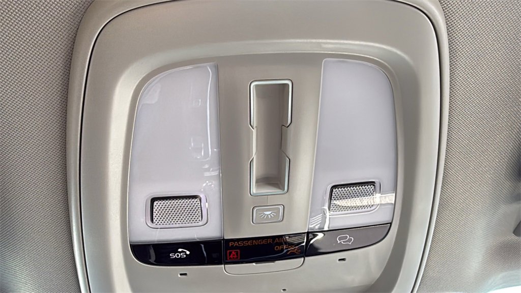 Certified 2024 Volvo XC90 T8 Ultimate w/ Protection Package image 21