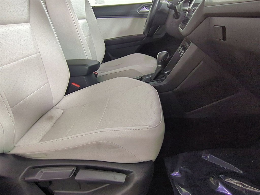 Used 2019 Volkswagen Tiguan SE w/ Panoramic Sunroof Package image 27