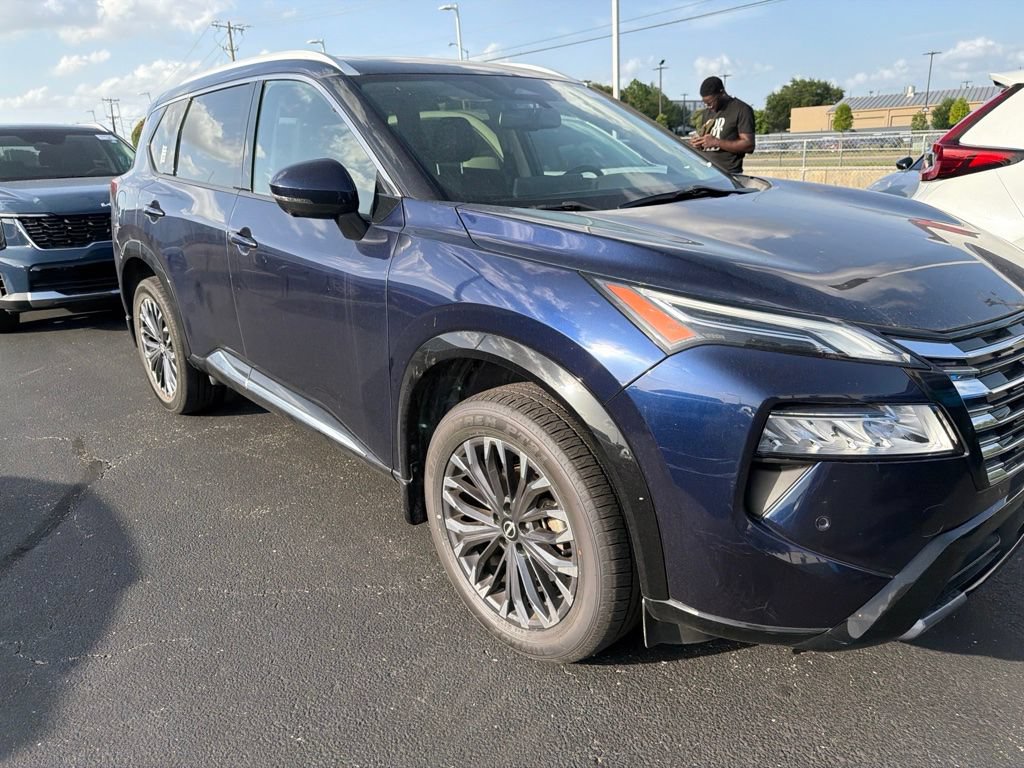 Used 2024 Nissan Rogue Platinum FWD image 3