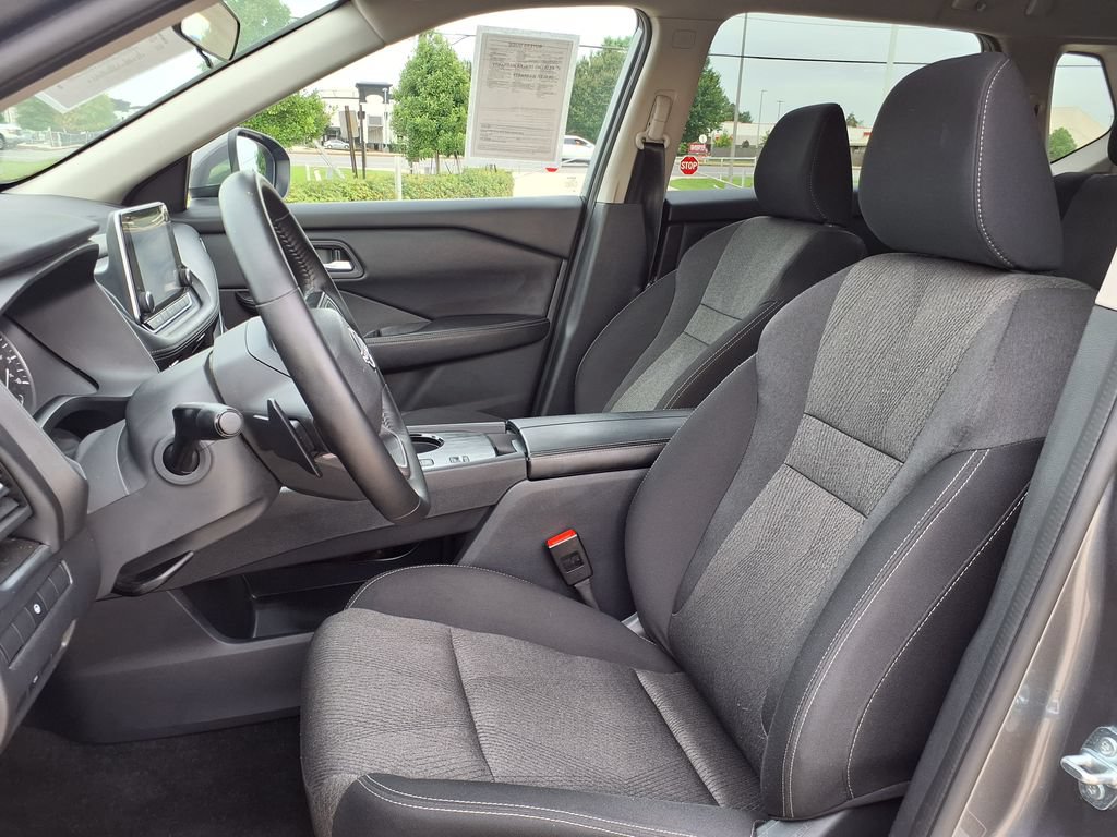 Used 2025 Nissan Rogue SV FWD image 26