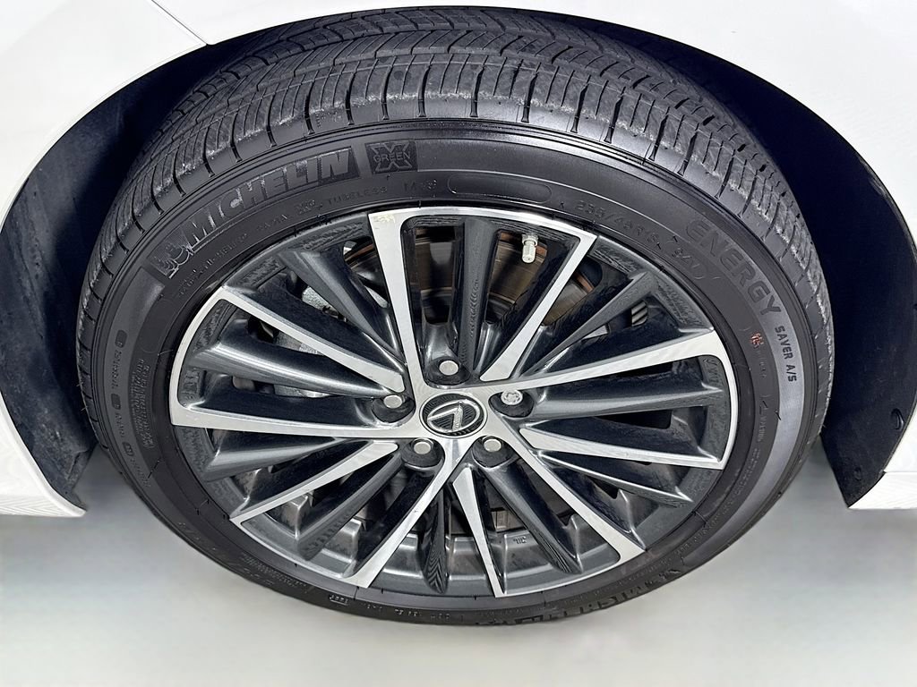 Used 2025 Lexus ES 300h w/ Premium Package image 32