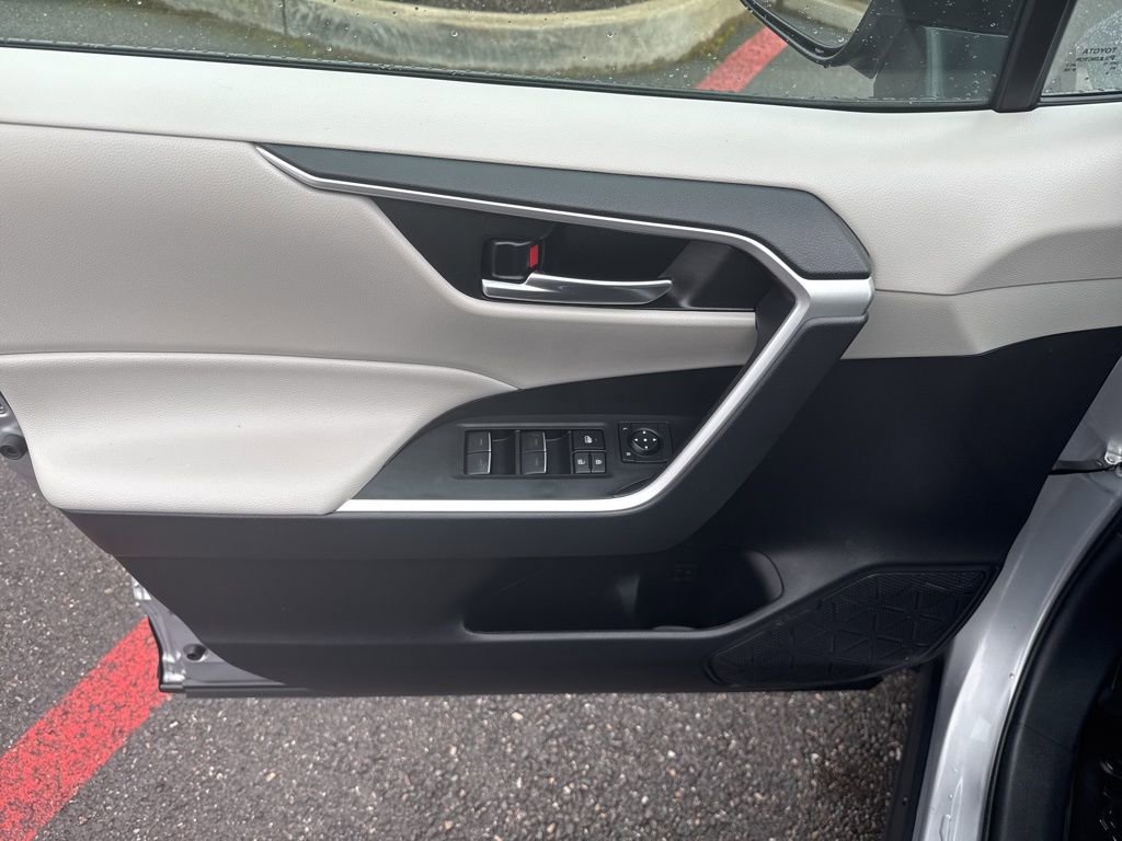 Used 2024 Toyota RAV4 XLE w/ Convenience Package image 15