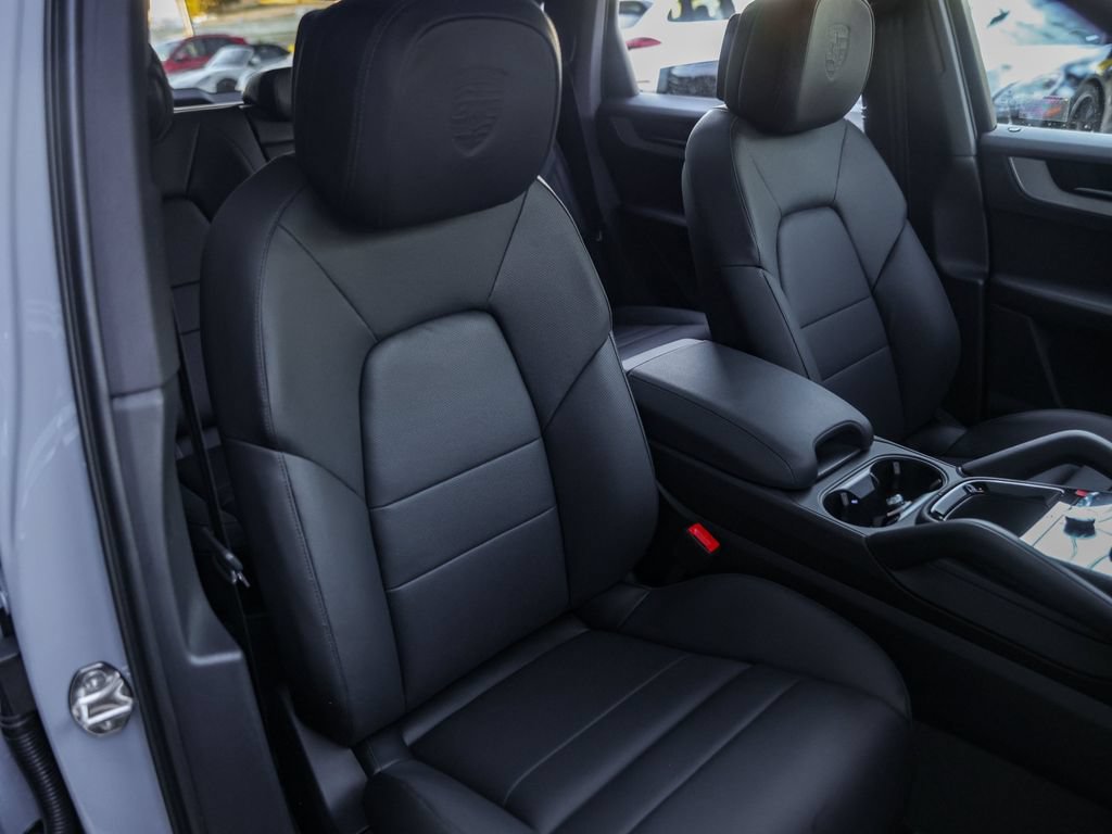 Certified 2026 Porsche Cayenne AWD/4WD image 38