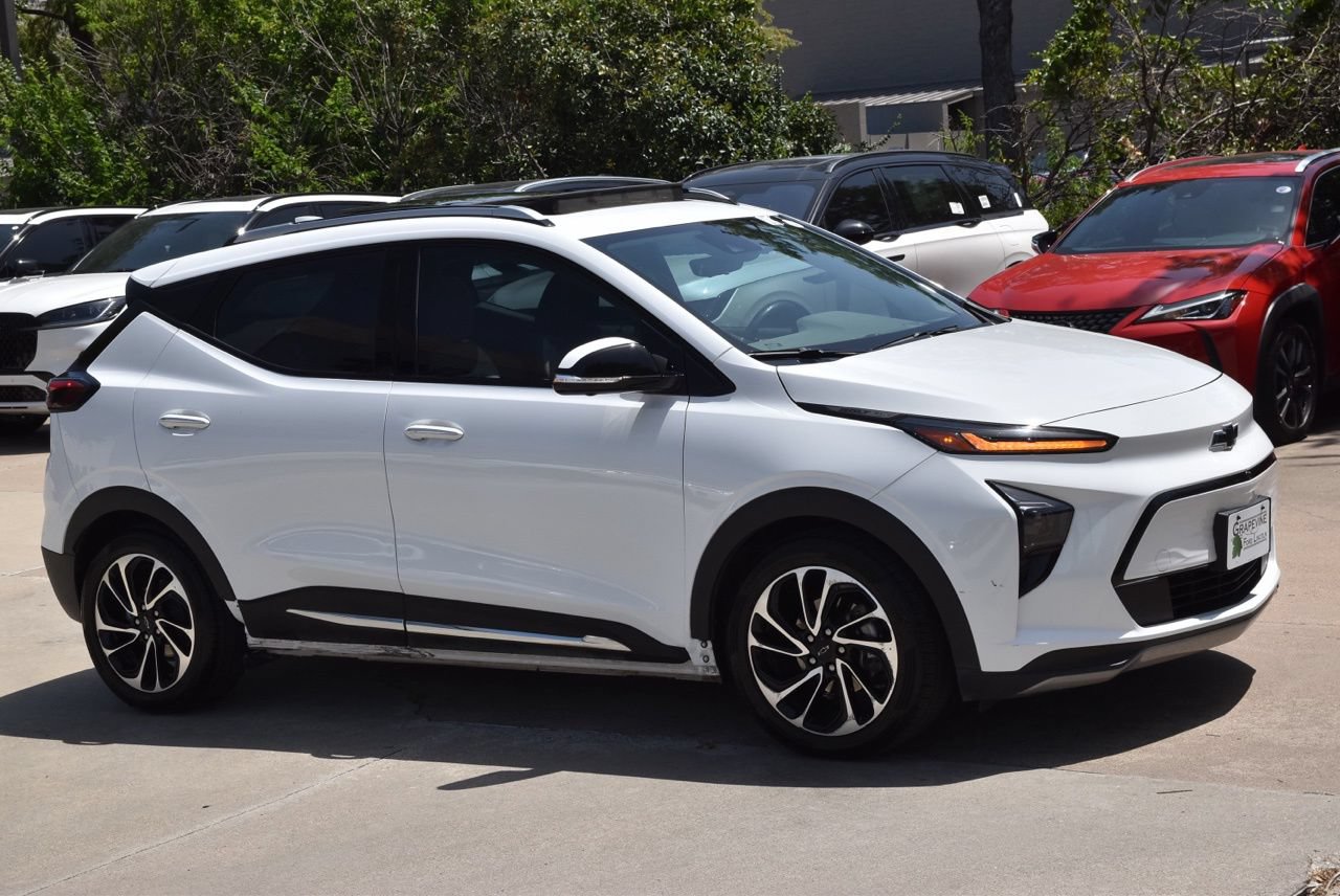 Used 2023 Chevrolet Bolt EUV Premier w/ Sun & Sound Package FWD image 5
