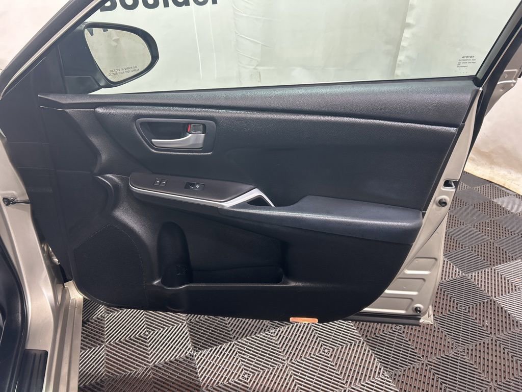 Used 2016 Toyota Camry LE image 11