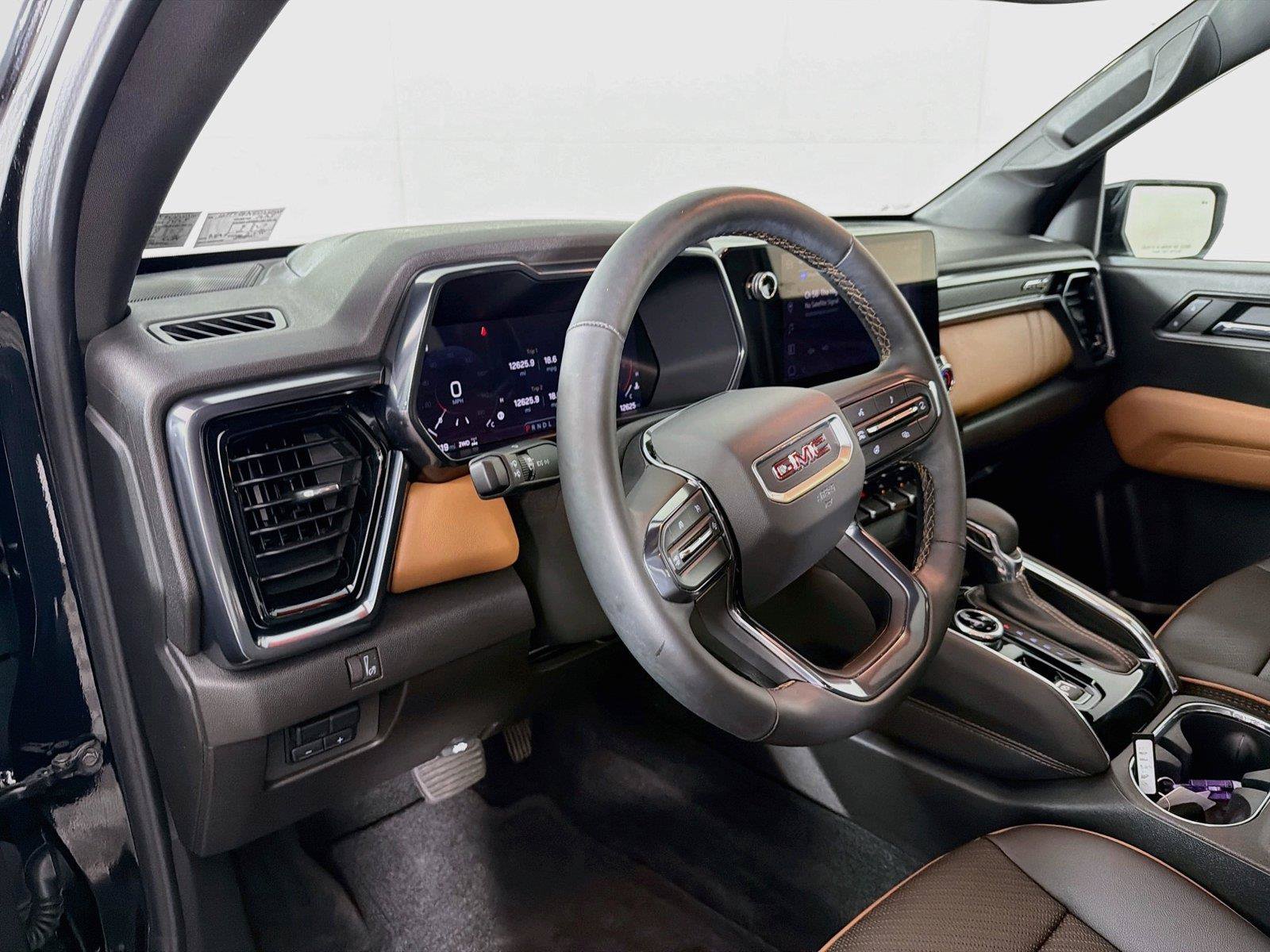 Used 2025 GMC Canyon AT4 w/ Technology Plus Package AWD/4WD image 16
