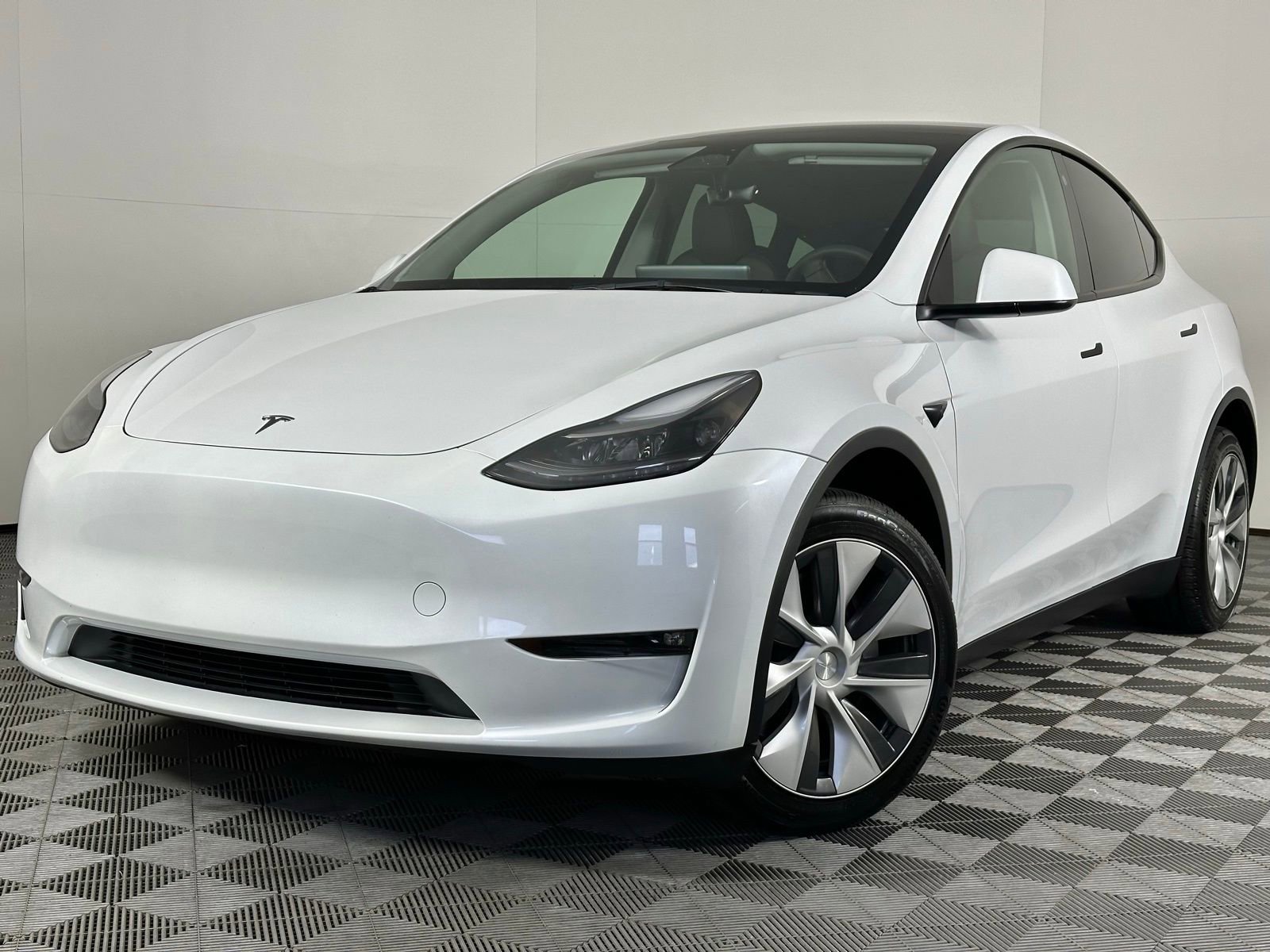 Used 2023 Tesla Model Y Long Range image 41