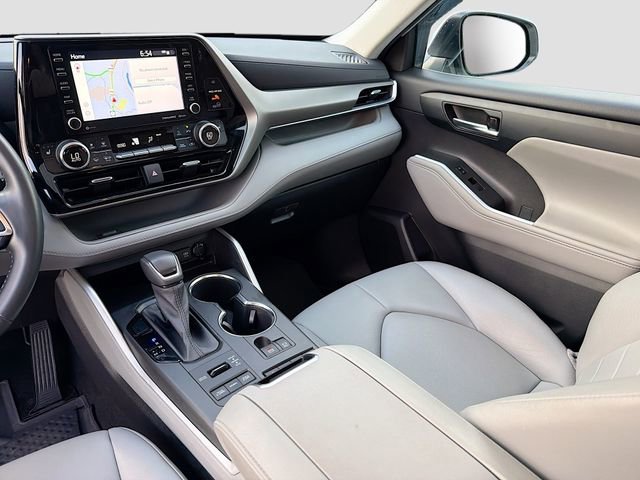 Used 2021 Toyota Highlander XLE image 23