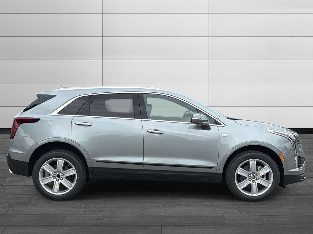 New 2026 Cadillac XT5 Luxury w/ LPO, ONYX Package FWD image 4