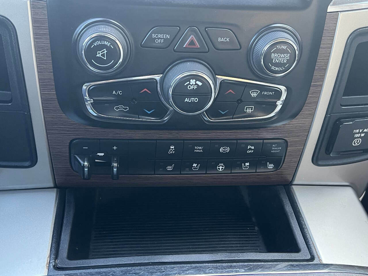 Used 2015 RAM 3500 Laramie image 28