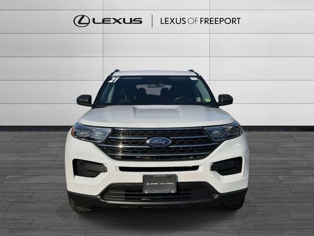 Used 2021 Ford Explorer XLT image 2