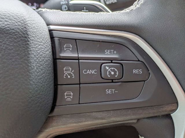 Used 2024 Jeep Grand Cherokee Limited RWD image 29