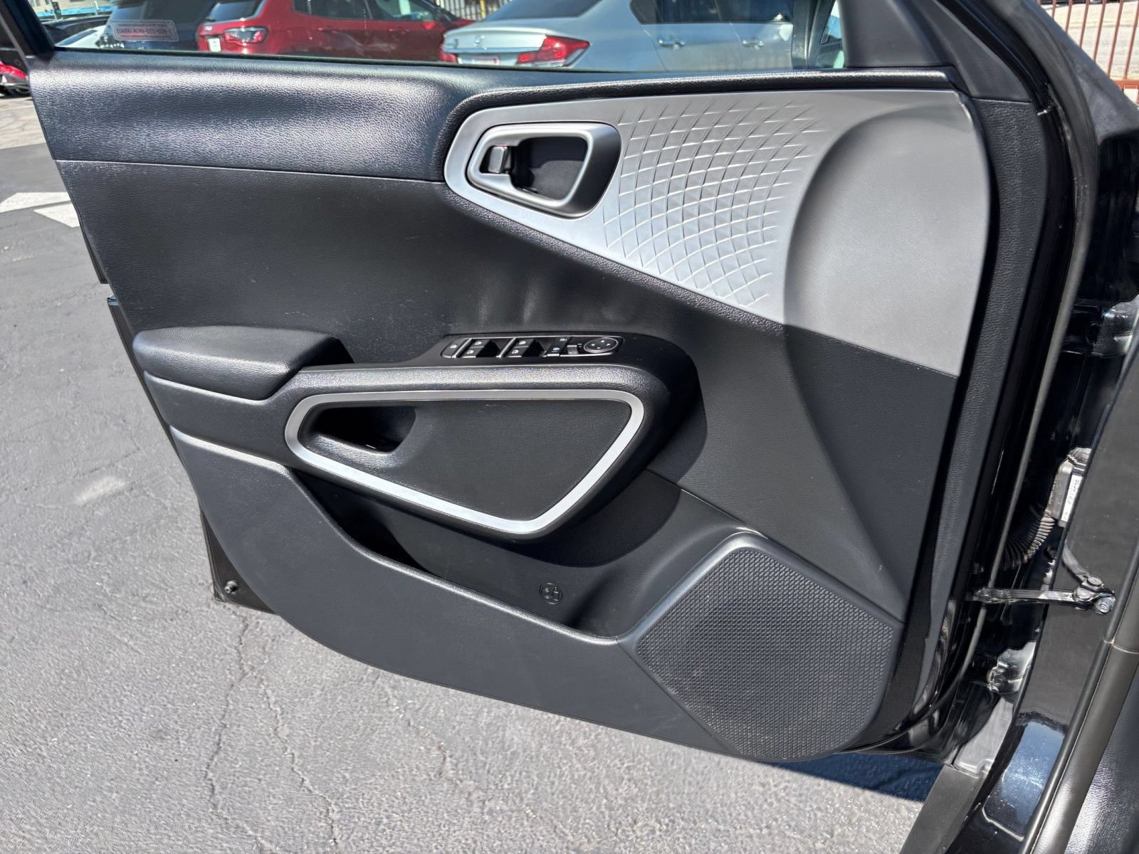 Used 2025 Kia Soul LX w/ LX Technology Package FWD image 18