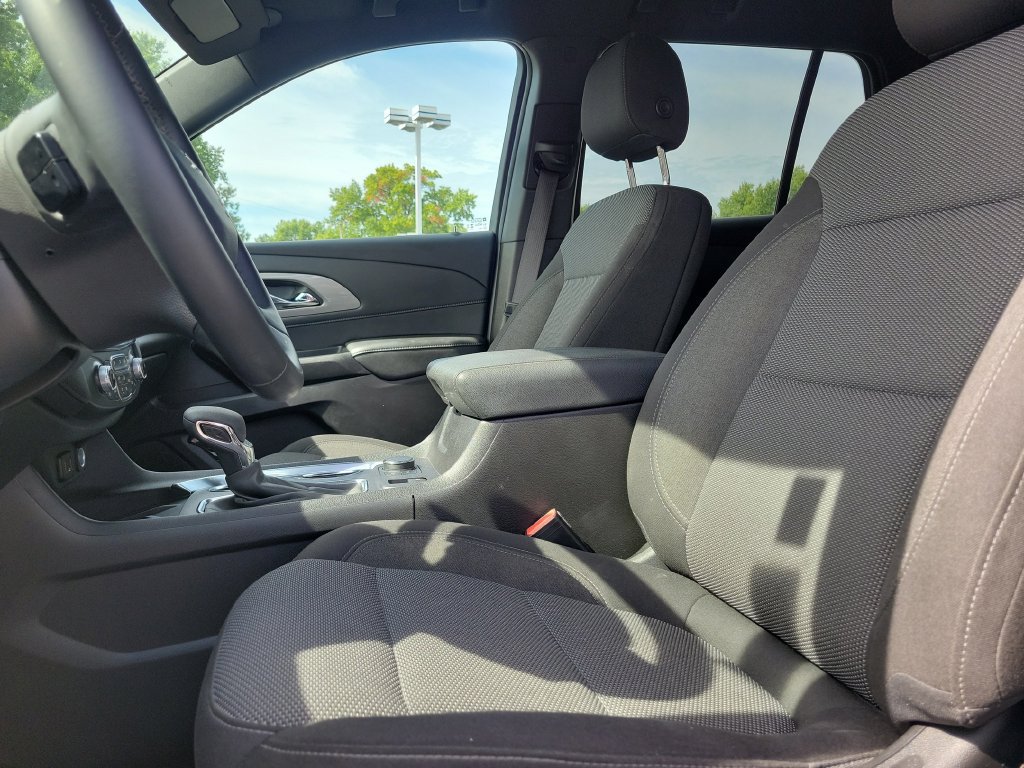 Used 2023 Chevrolet Traverse LT FWD image 25