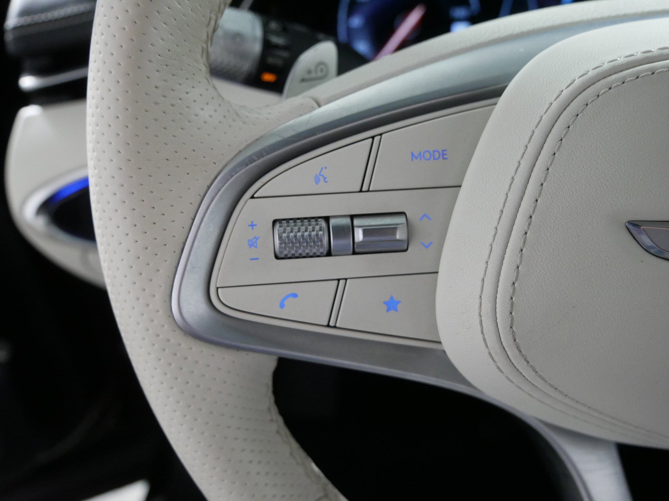 Certified 2025 Genesis Electrified GV70 Advanced w/ Prestige Package image 27