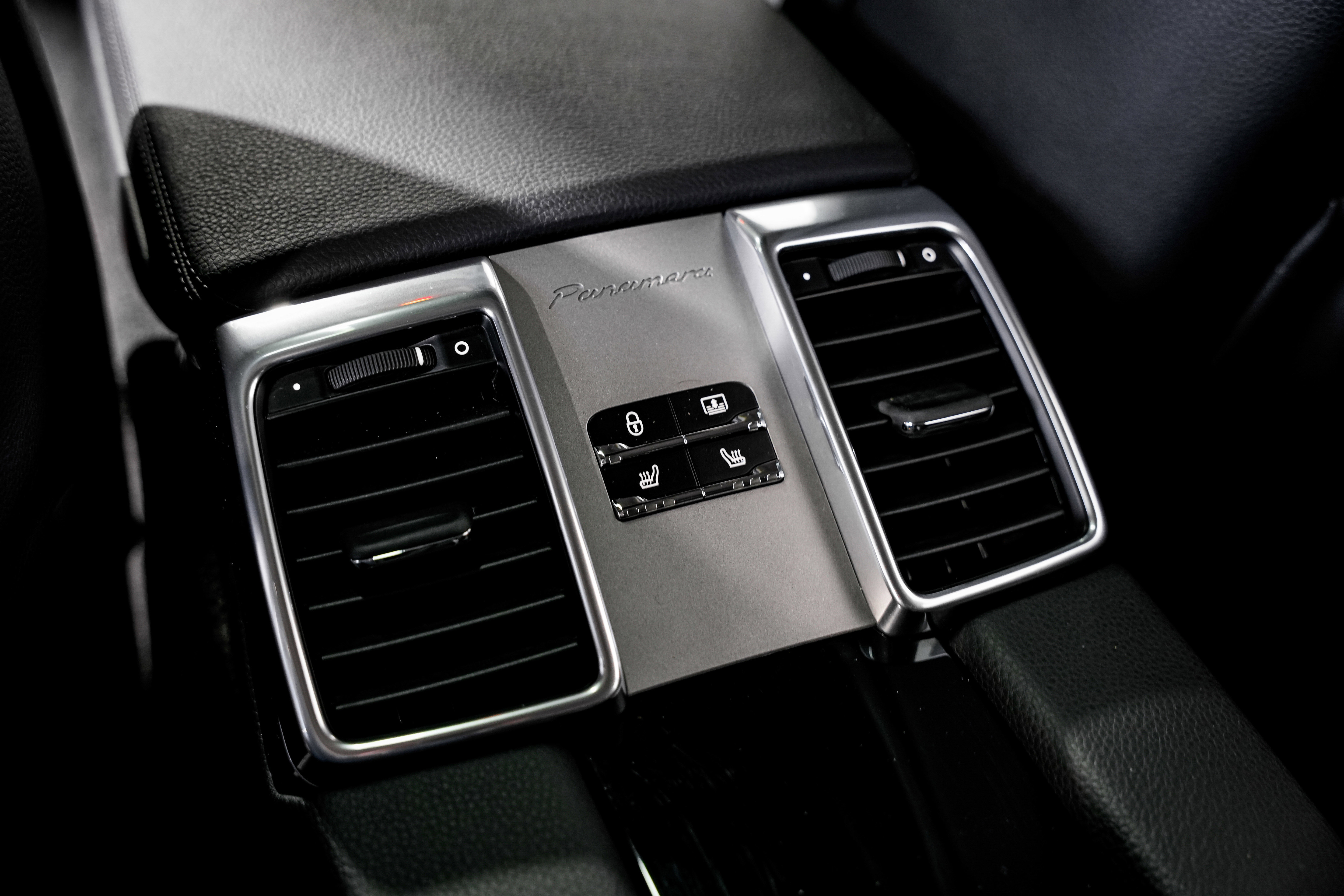 Used 2012 Porsche Panamera 4S image 33