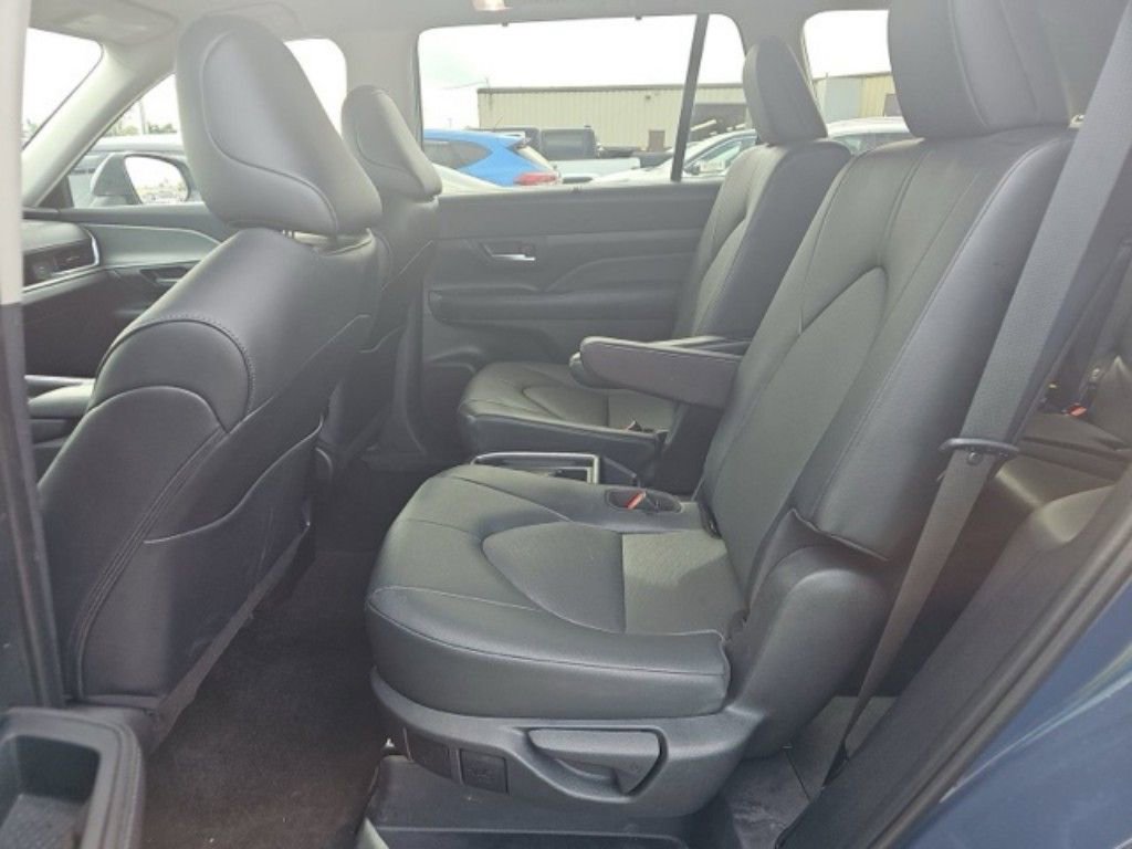 Used 2025 Toyota Grand Highlander AWD image 27