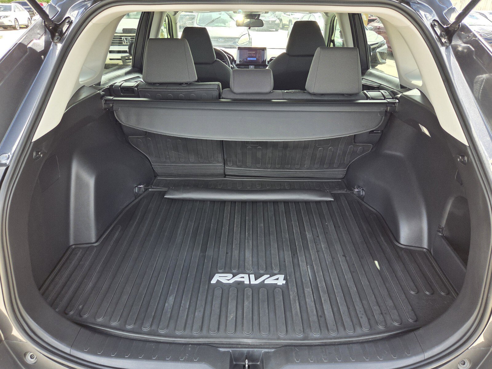 Used 2023 Toyota RAV4 XLE image 9