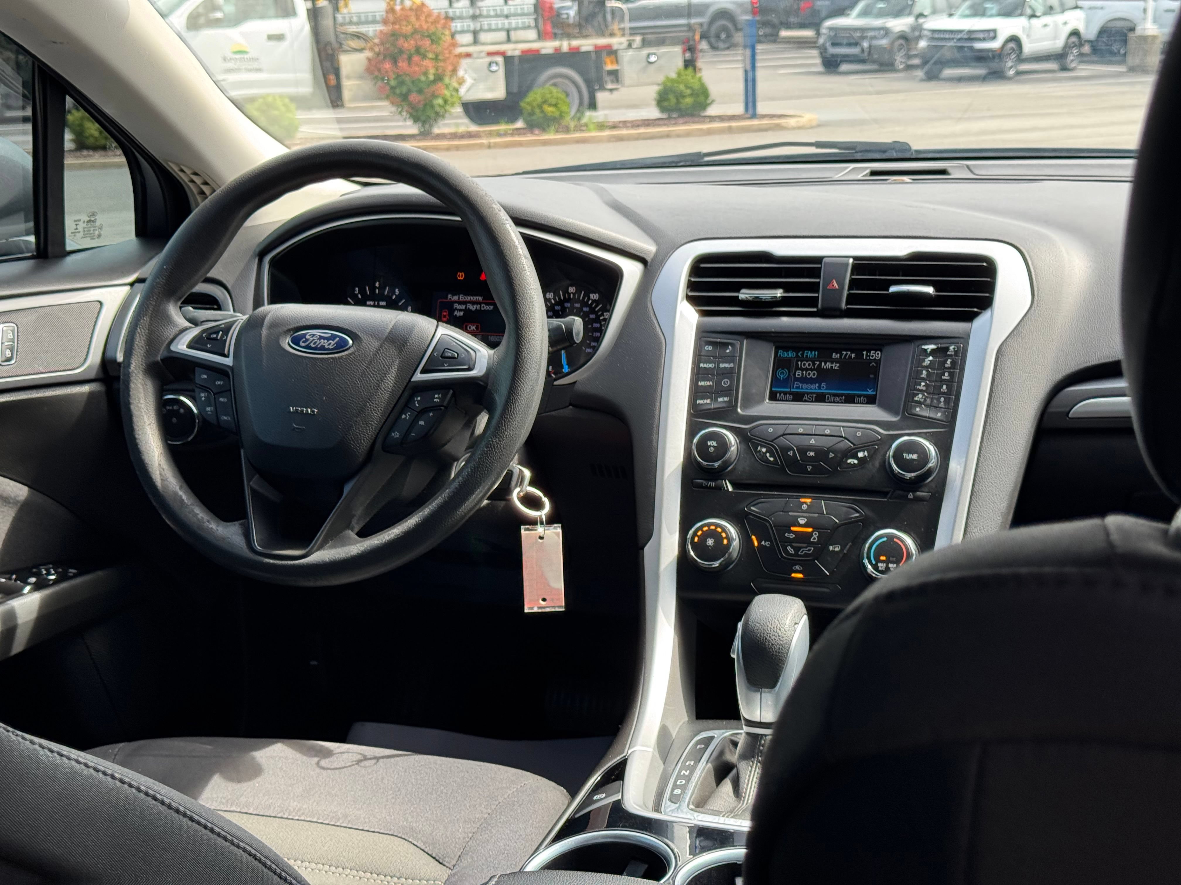 Used 2014 Ford Fusion SE FWD image 17