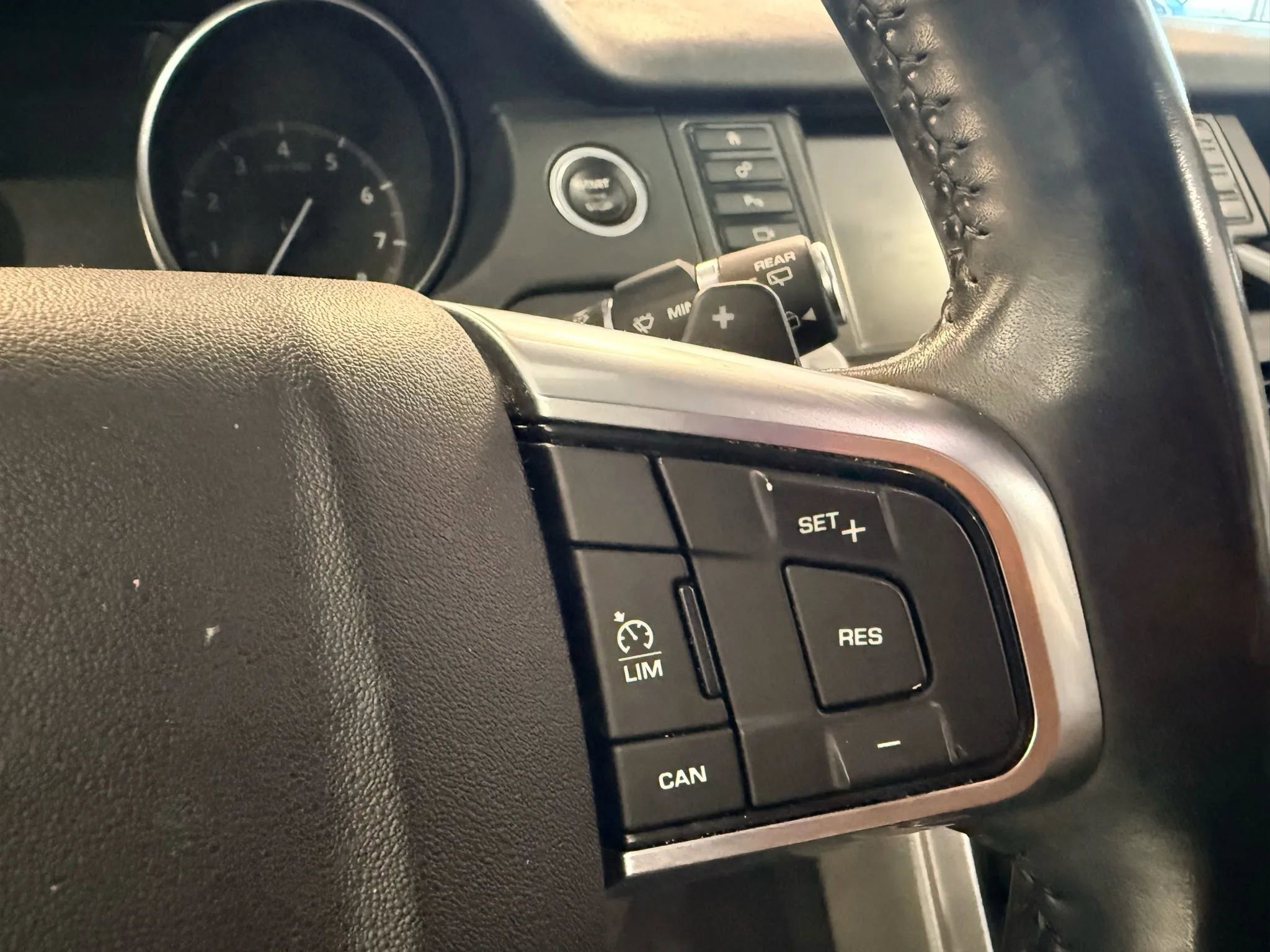 Used 2017 Land Rover Discovery Sport SE image 20