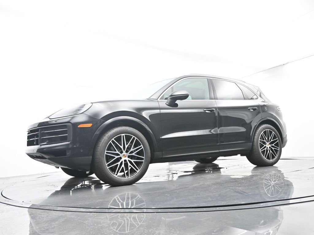 Certified 2025 Porsche Cayenne AWD/4WD image 43