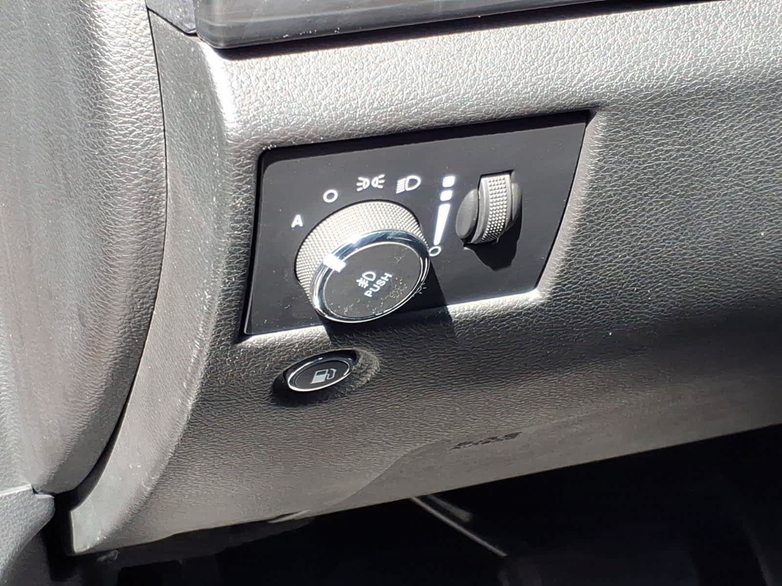 Used 2021 Jeep Grand Cherokee Laredo X AWD/4WD image 16