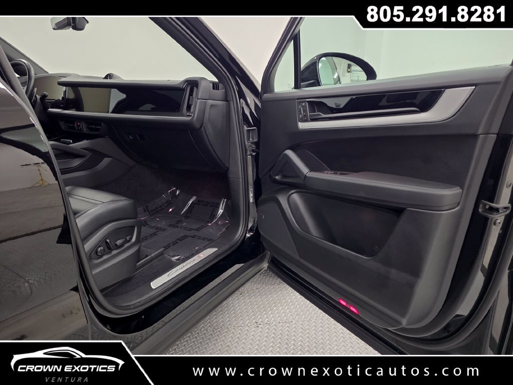 Used 2024 Porsche Cayenne S AWD/4WD image 15