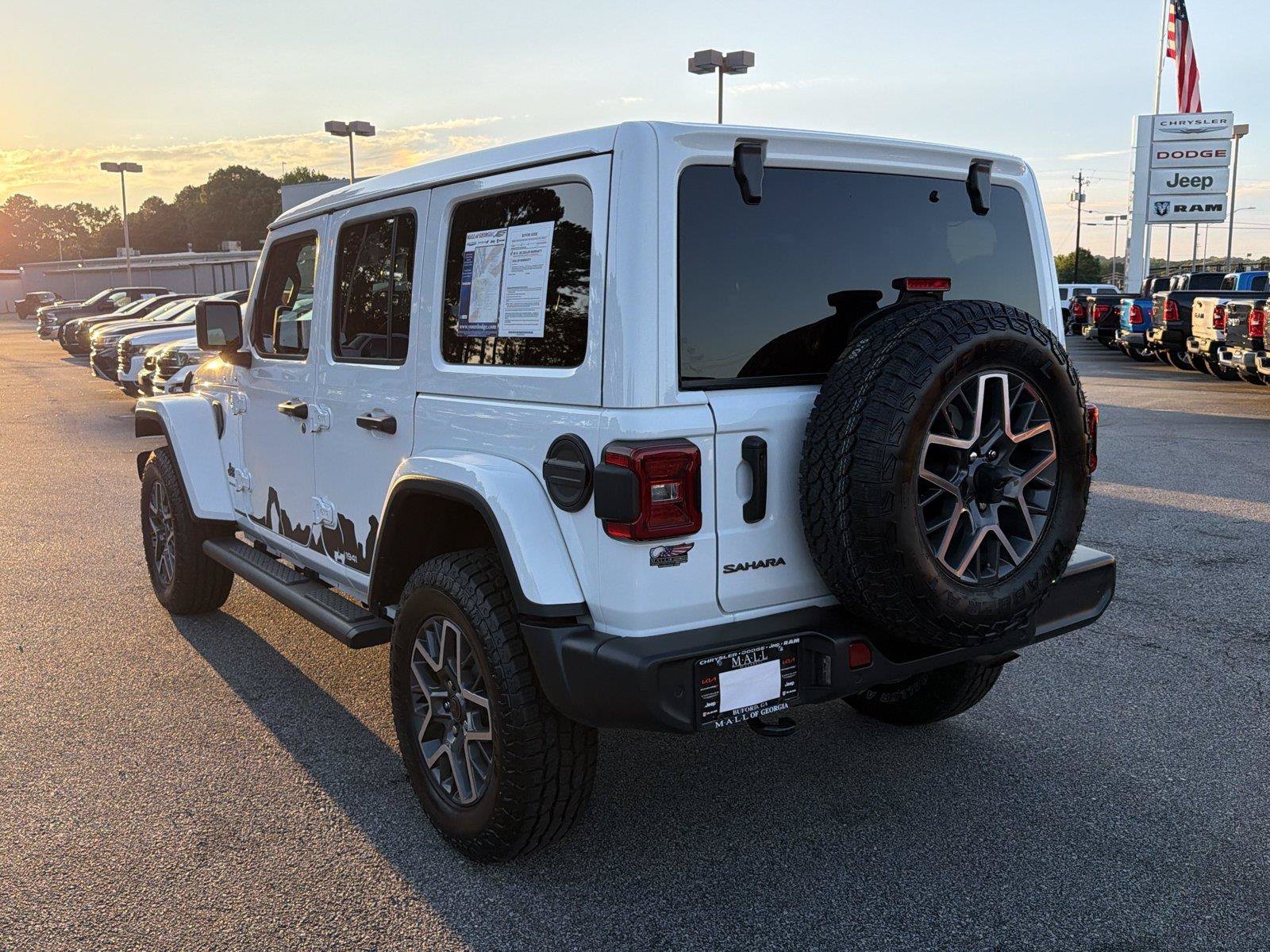 Used 2025 Jeep Wrangler Unlimited Sahara w/ Safety Group AWD/4WD image 7