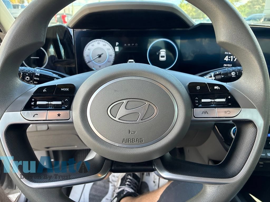 Used 2024 Hyundai Elantra SEL FWD image 26