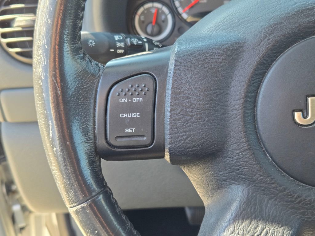 Used 2006 Jeep Liberty Sport AWD/4WD image 30