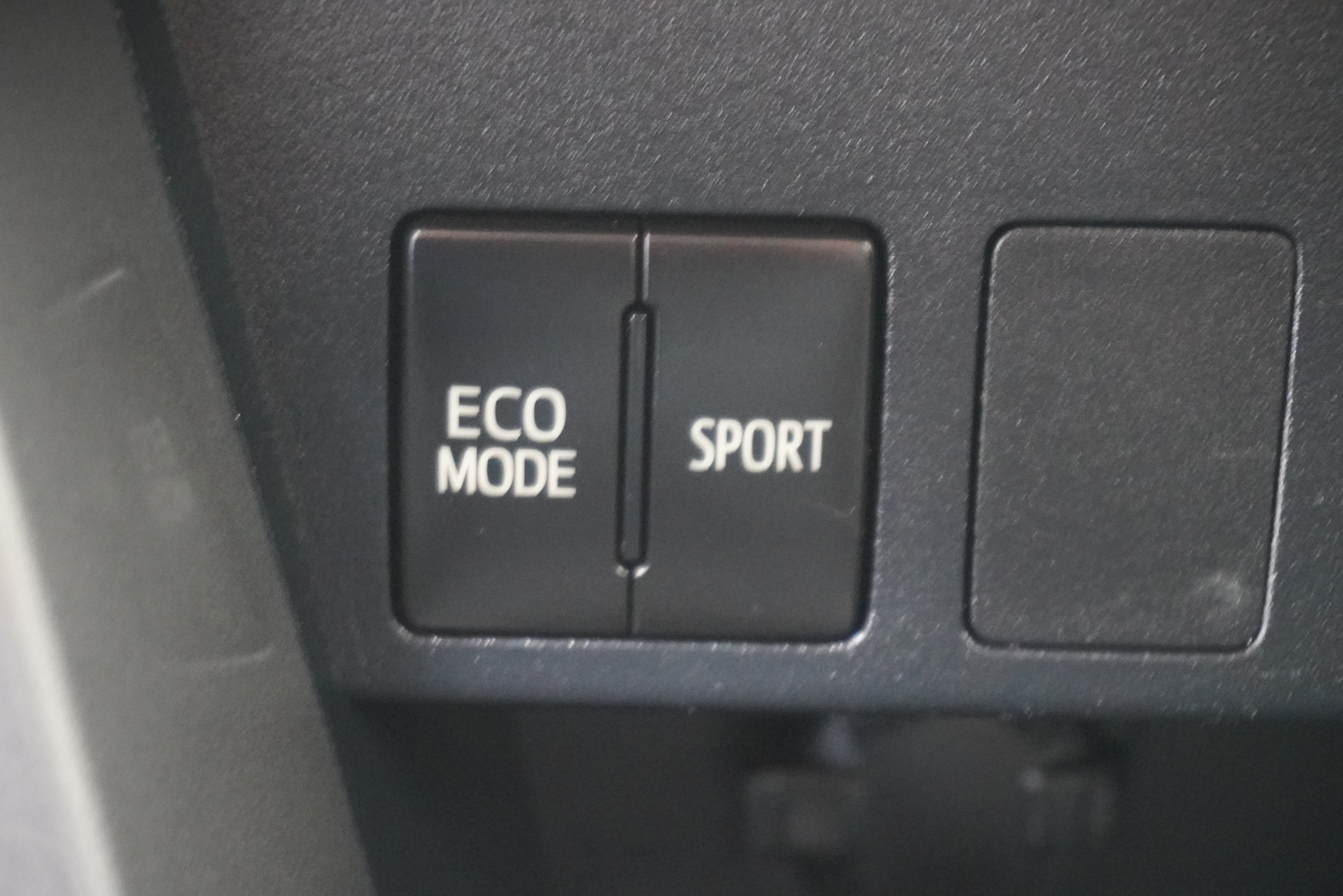 Used 2017 Toyota RAV4 LE FWD image 19