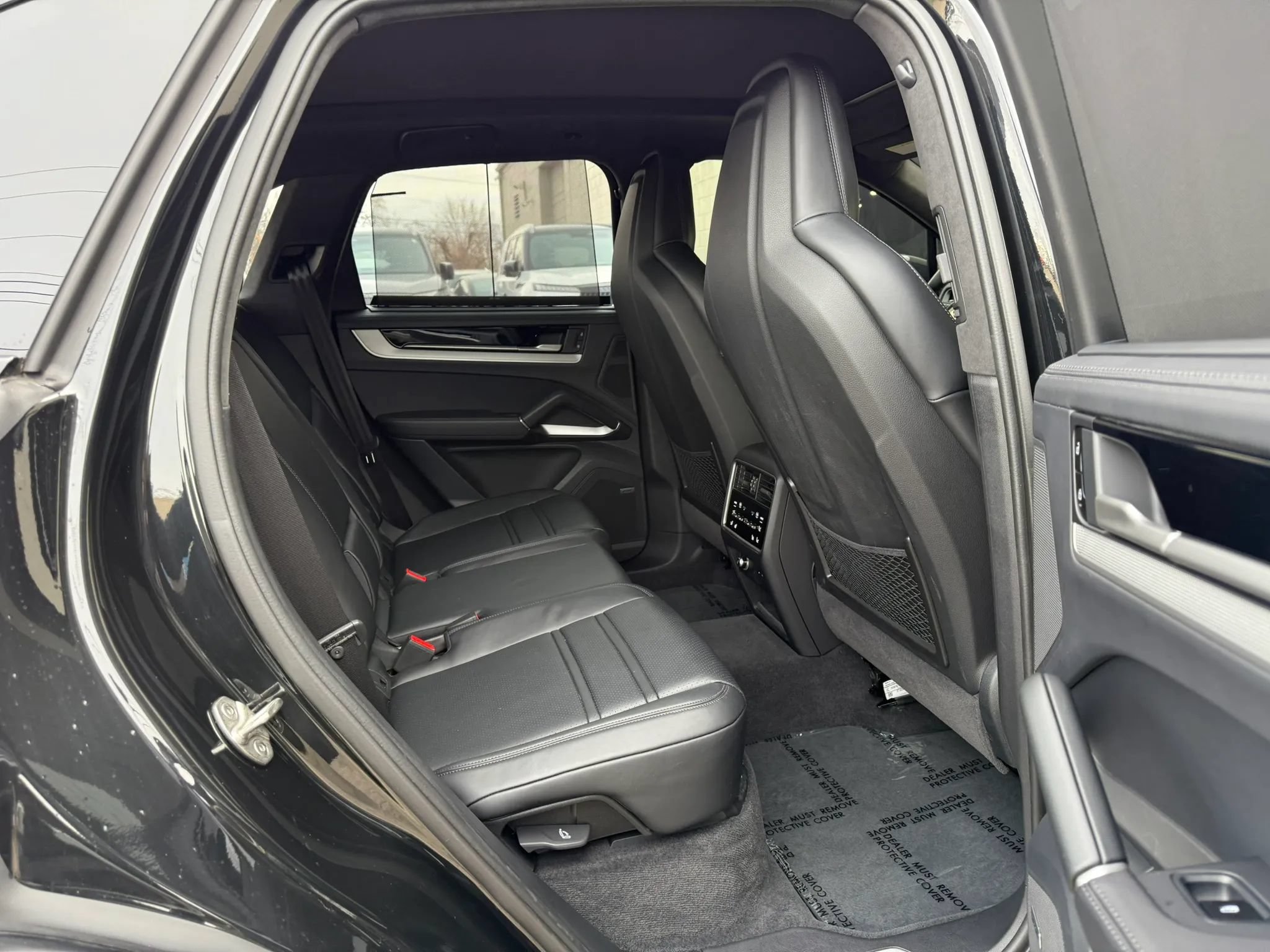 Used 2024 Porsche Cayenne Turbo AWD/4WD image 47