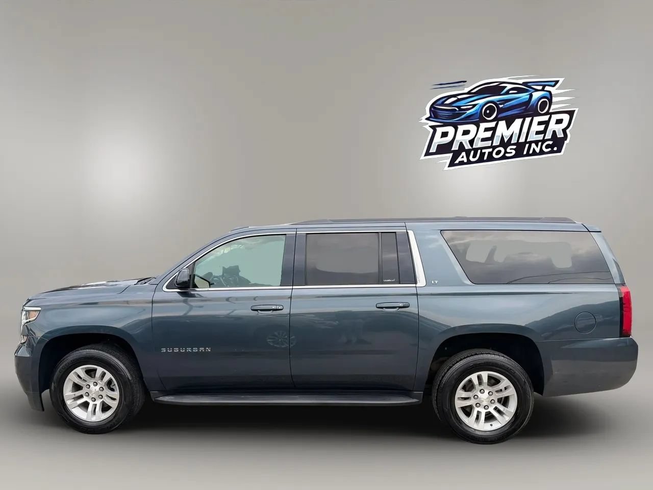 Used 2019 Chevrolet Suburban LT RWD image 3