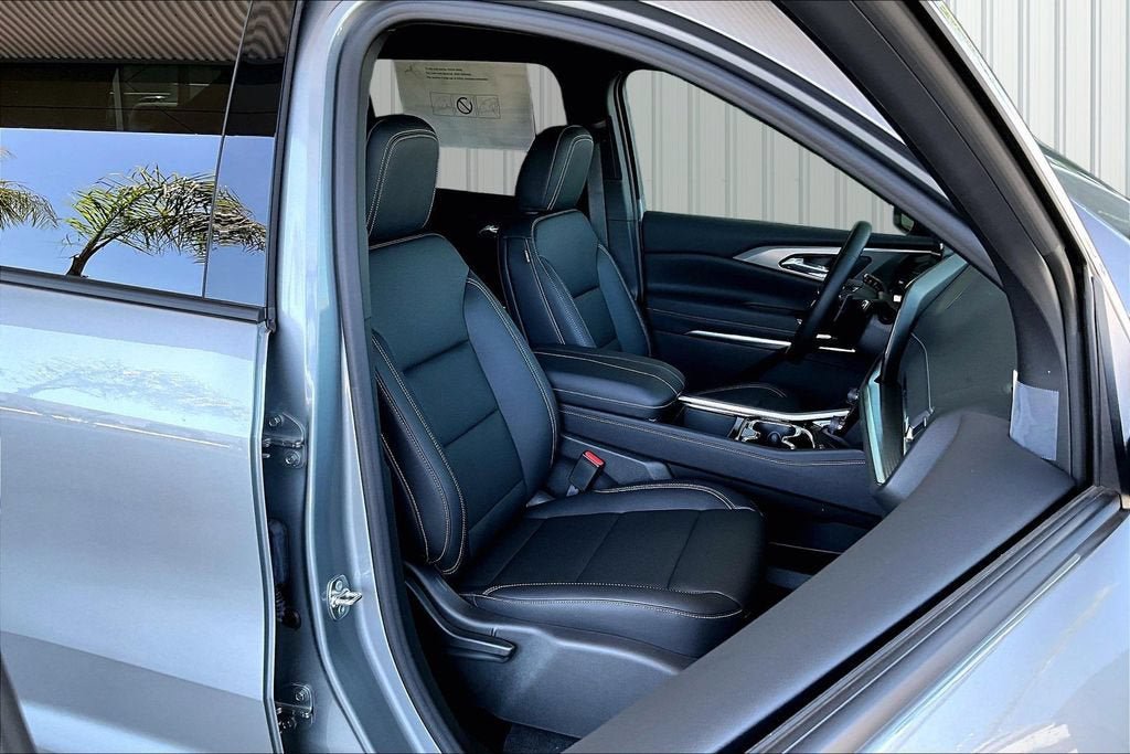 New 2026 Chevrolet Traverse LT w/ Driver Confidence Package FWD image 5