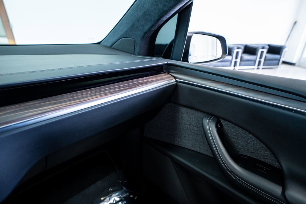 Used 2024 Tesla Model X image 45