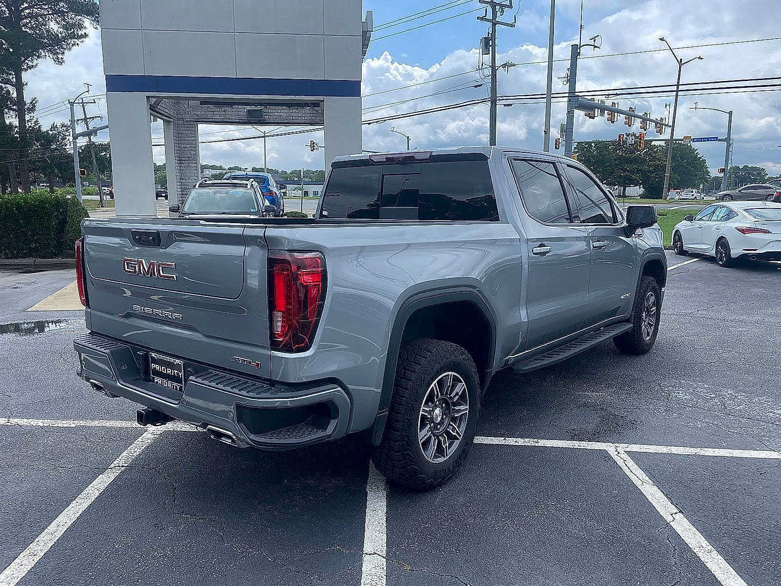 Used 2024 GMC Sierra 1500 AT4 w/ Technology Package AWD/4WD image 6