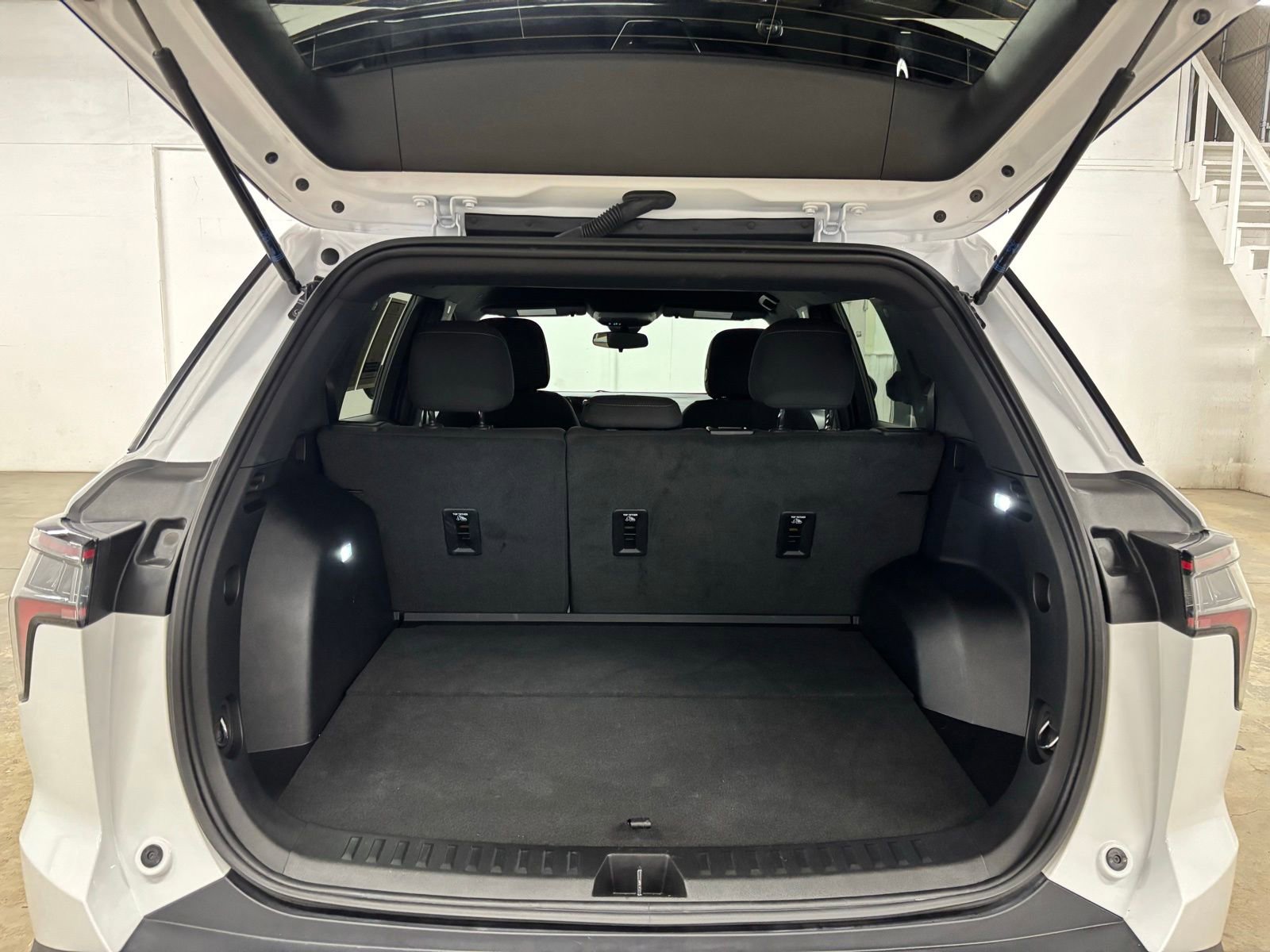 Used 2025 Chevrolet Equinox LT FWD image 23