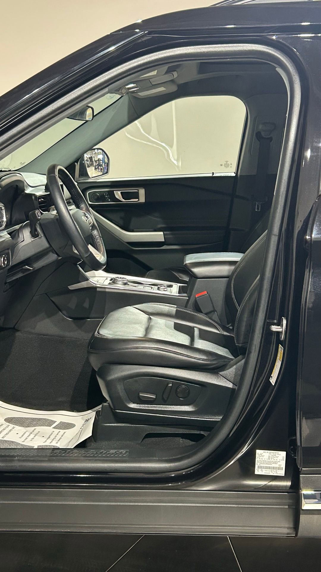 Used 2023 Ford Explorer XLT w/ Equipment Group 202A AWD/4WD image 41