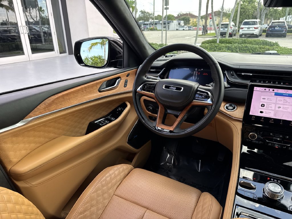 Used 2023 Jeep Grand Cherokee Summit AWD/4WD image 21