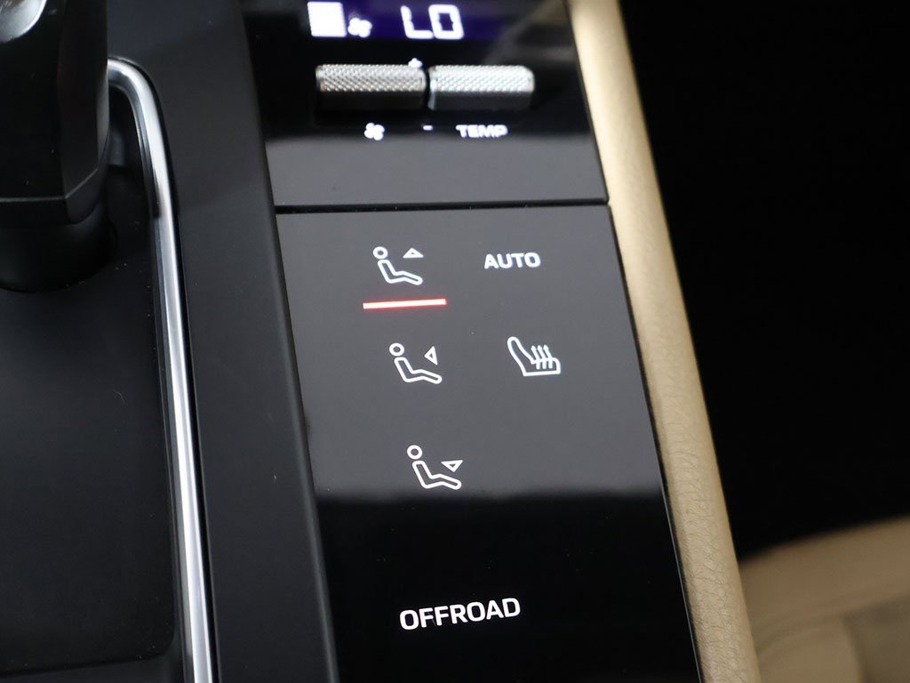 Used 2022 Porsche Macan image 47