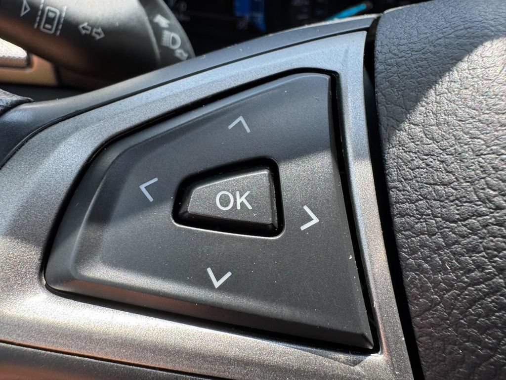 Used 2020 Ford Fusion SE FWD image 16