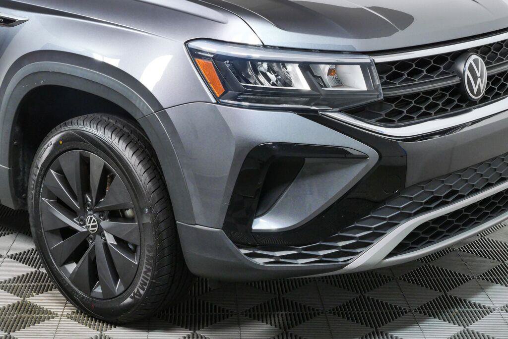 Certified 2023 Volkswagen Taos S FWD image 33