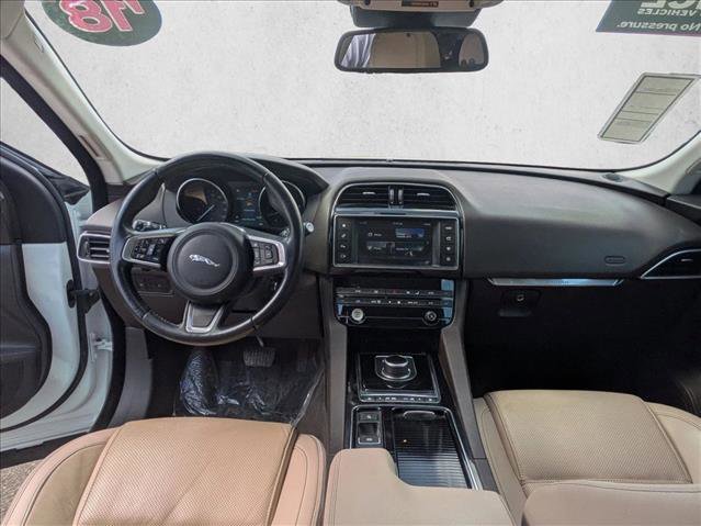 Used 2018 Jaguar F-PACE Prestige image 14