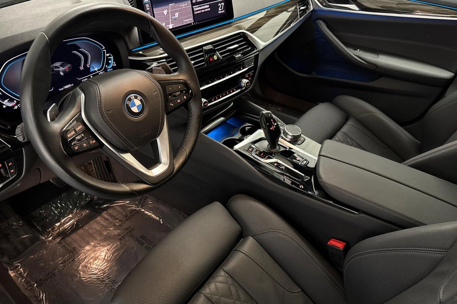 Used 2023 BMW 530e w/ Convenience Package image 4