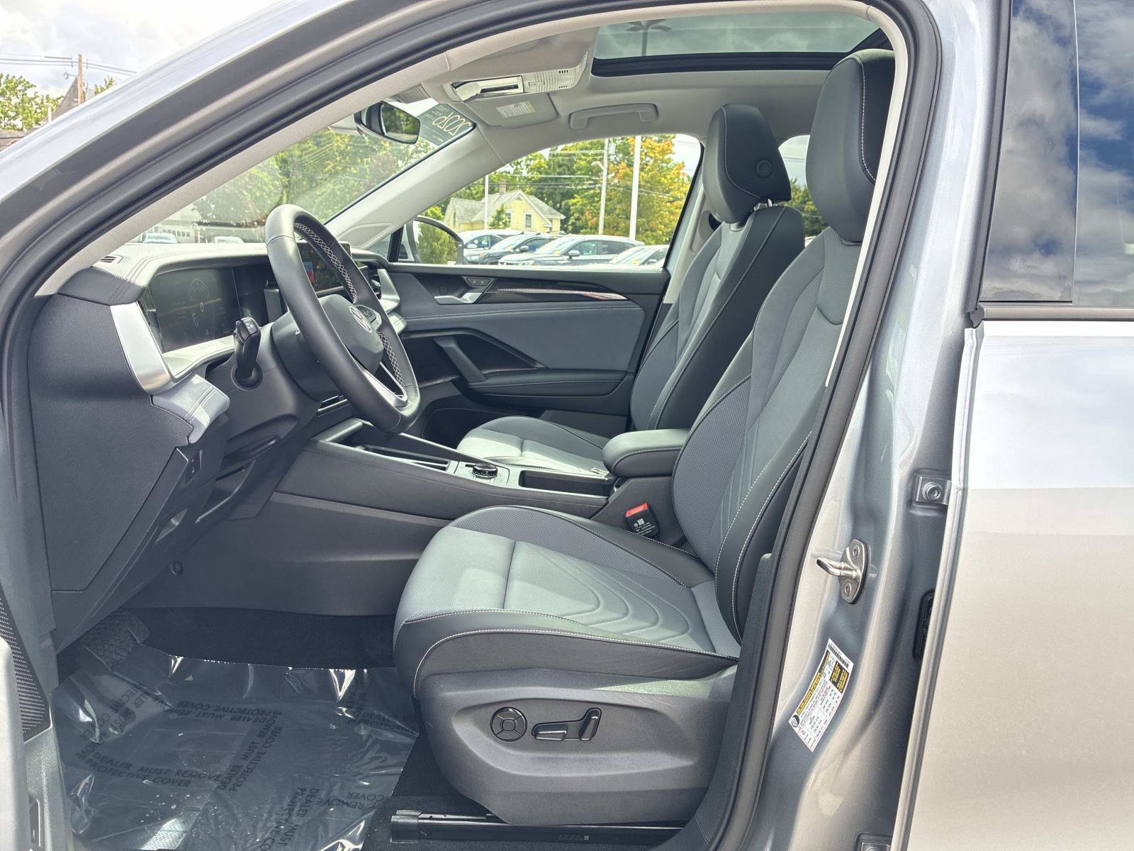 Certified 2026 Volkswagen Tiguan SE w/ Panoramic Sunroof Package AWD/4WD image 13