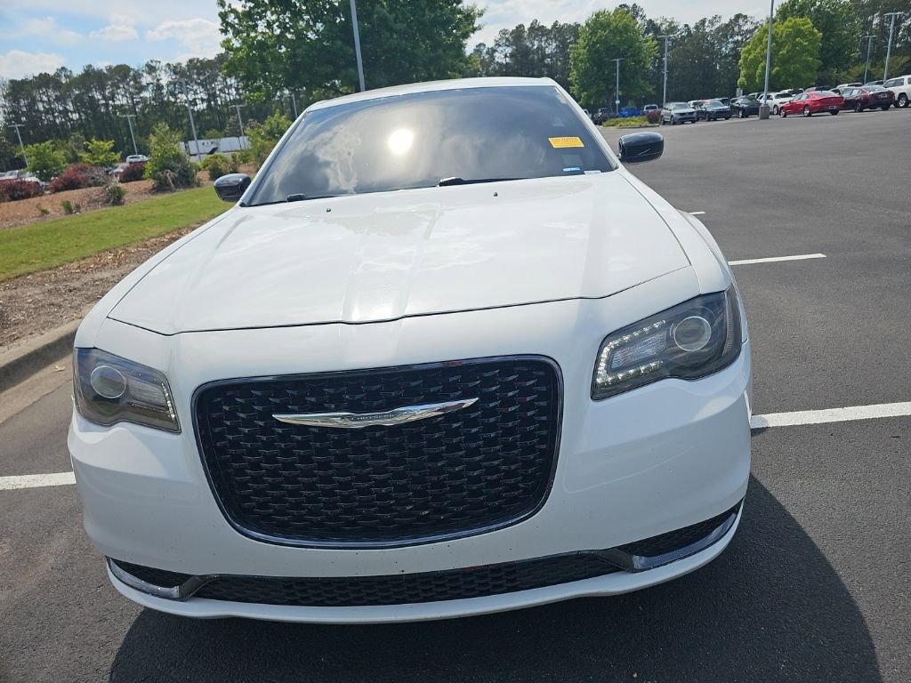 Used 2018 Chrysler 300 Touring w/ Sport Appearance Package RWD image 4