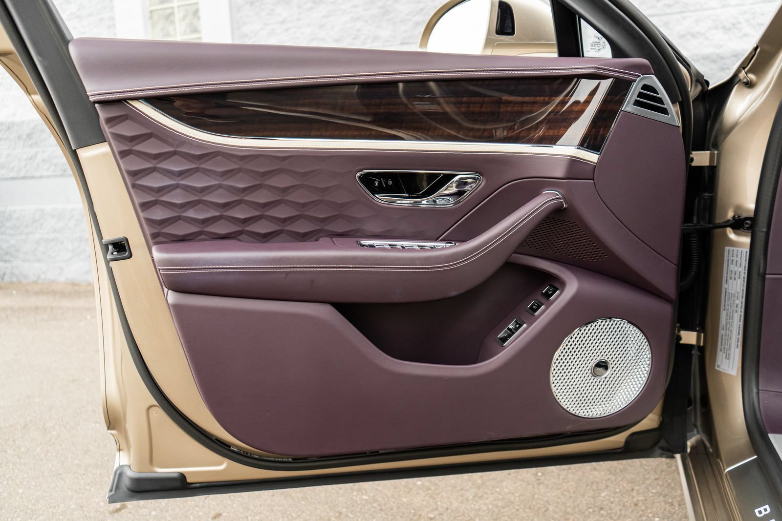 Certified 2025 Bentley Flying Spur Plug-In Hybrid AWD/4WD image 24